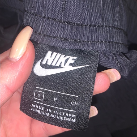 Like-new Black Nike Joggers - Picture 4 of 4
